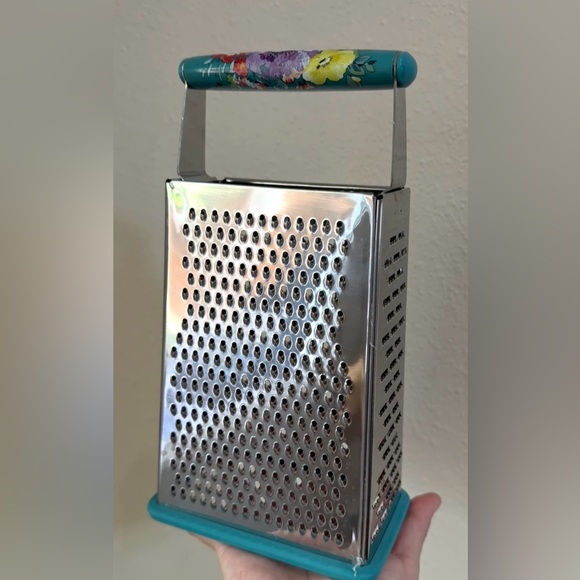 Pioneer woman Vintage style floral handle metal standing cheese grater - Picture 3 of 6